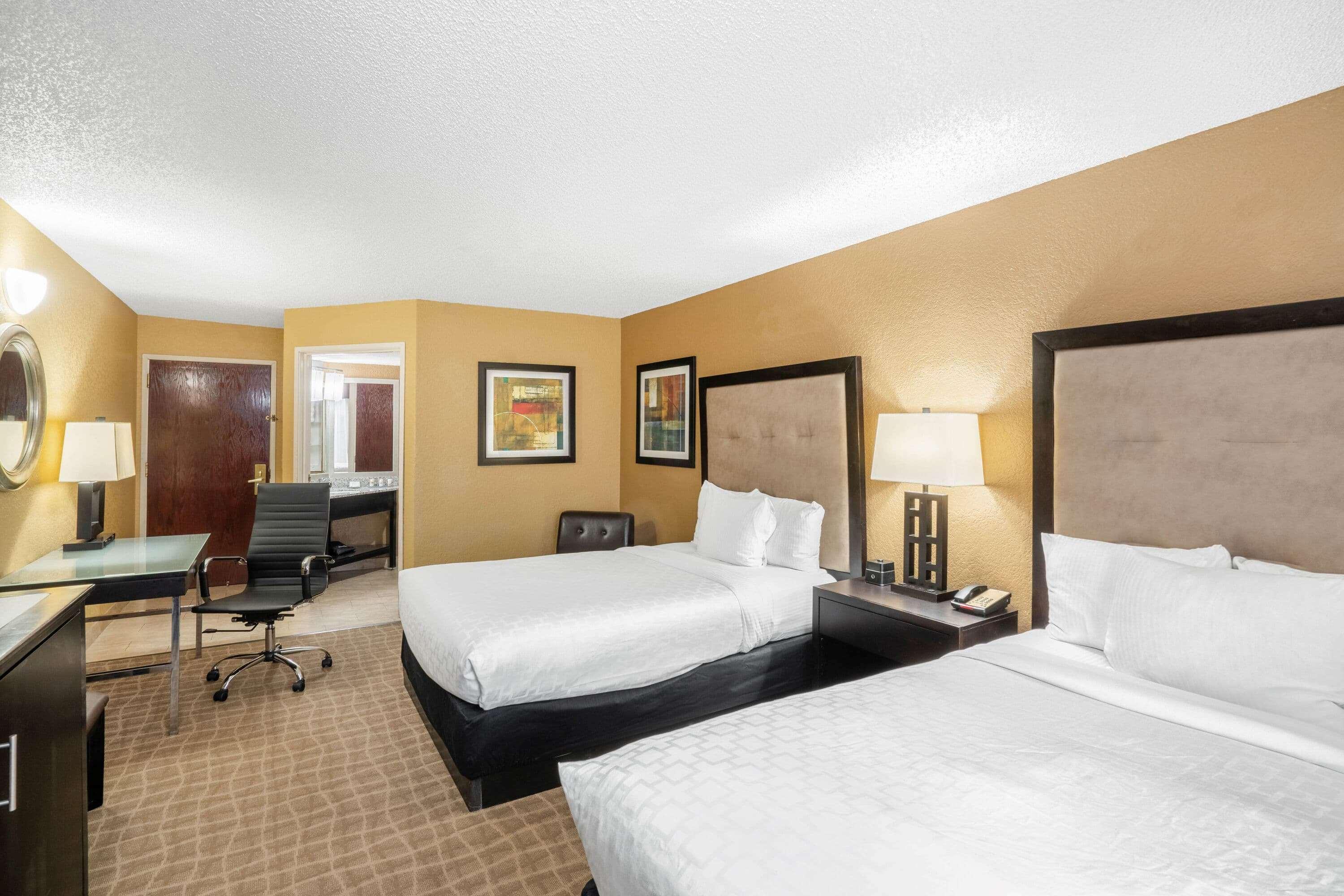 La Quinta By Wyndham Hot Springs Hotell Exteriör bild