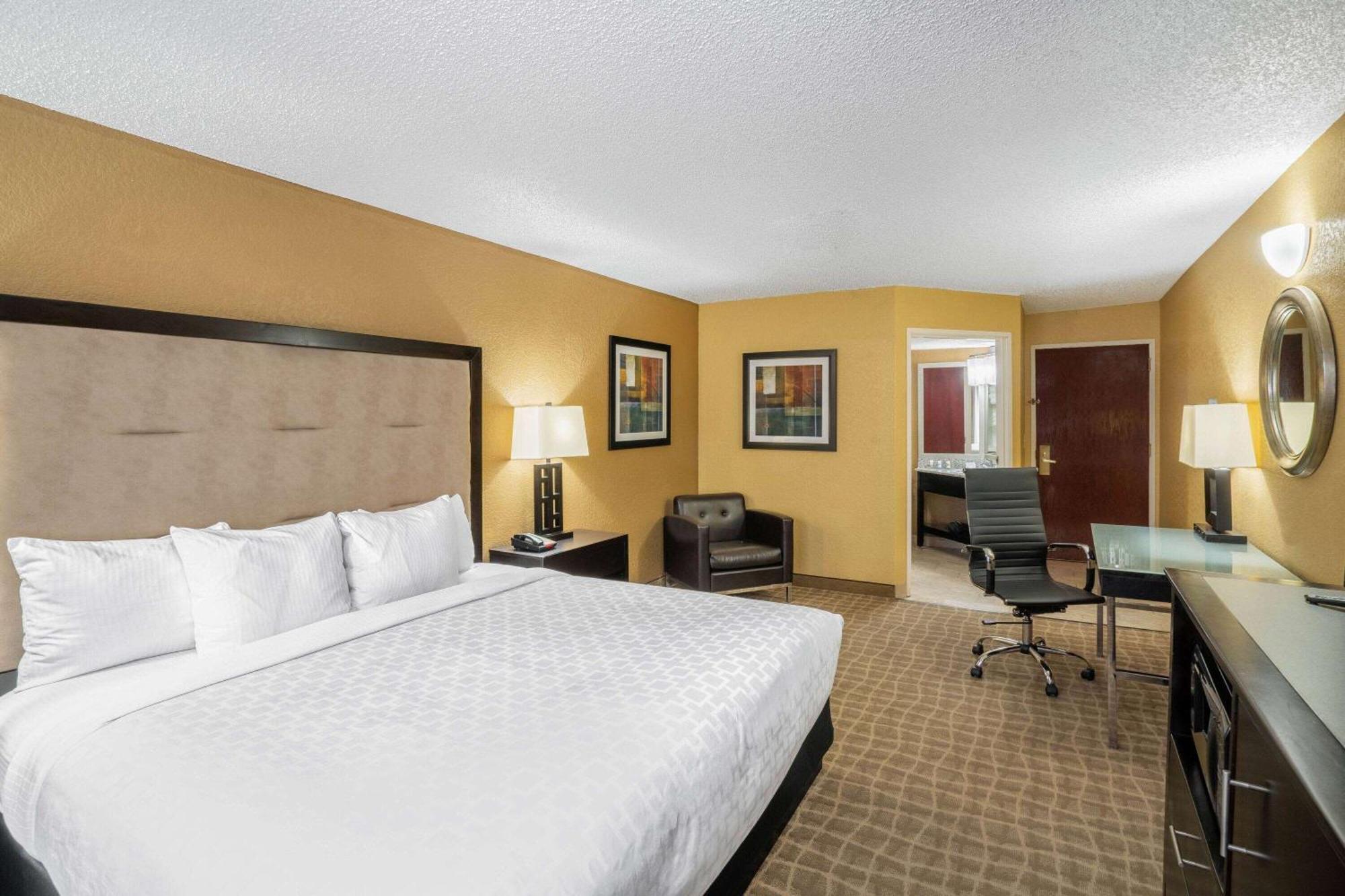 La Quinta By Wyndham Hot Springs Hotell Exteriör bild